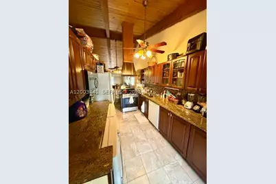 10331 Holly, Pembroke Pines, FL 33026 - Photo 6