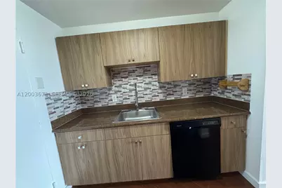 2020 NE 135th #810, North Miami, FL 33181 - Photo 2