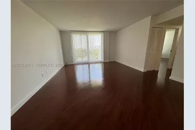 2020 NE 135th #810, North Miami, FL 33181 - Photo 4
