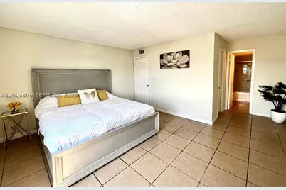 401 Golden Isles #1011, Hallandale Beach, FL 33009 - Photo 18
