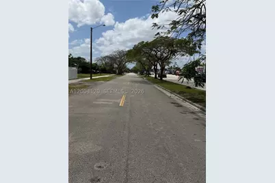 10910 SW 40th, Miami, FL 33165 - Photo 24