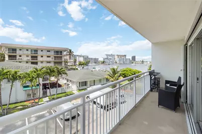 126 Golden Isles #32A, Hallandale Beach, FL 33009 - Photo 24