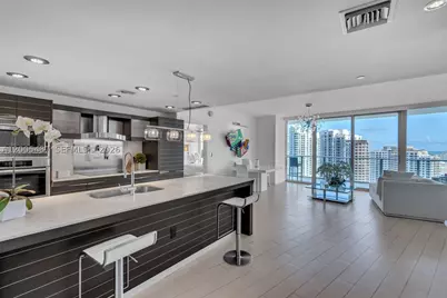 200 Biscayne Boulevard #3407, Miami, FL 33131 - Photo 14