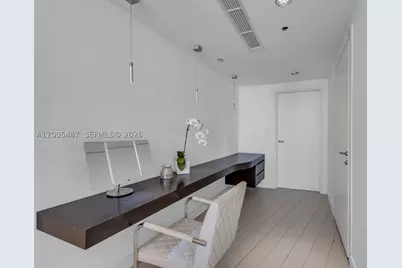 200 Biscayne Boulevard #3407, Miami, FL 33131 - Photo 12