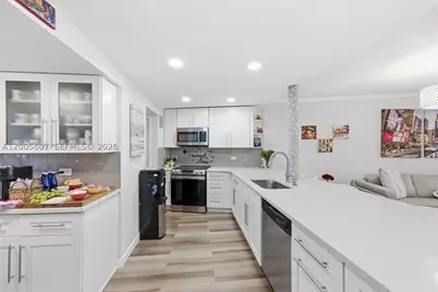 625 Oaks #304, Pompano Beach, FL 33069 - Photo 8