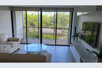 3475 N Country Club #409, Aventura, FL 33180 - Photo 4