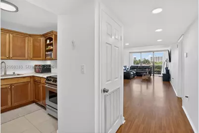 3675 N Country Club #410, Aventura, FL 33180 - Photo 10