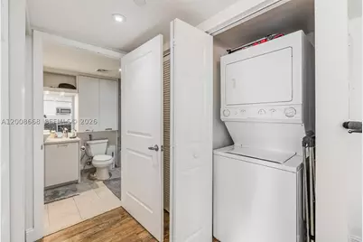 111 E Flagler #708, Miami, FL 33131 - Photo 14