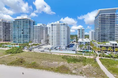 5825 Collins #2E, Miami Beach, FL 33140 - Photo 4