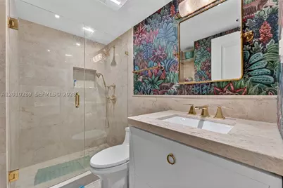 5225 Collins #1519, Miami Beach, FL 33140 - Photo 12