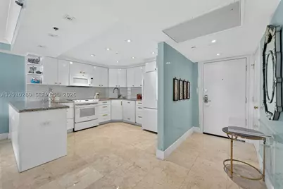 5225 Collins #1519, Miami Beach, FL 33140 - Photo 4