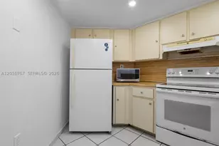 9431 Fontainebleau, Miami, FL 33172 - Photo 24