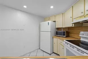 9431 Fontainebleau, Miami, FL 33172 - Photo 26
