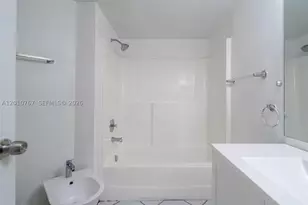 9431 Fontainebleau, Miami, FL 33172 - Photo 10