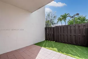 9431 Fontainebleau, Miami, FL 33172 - Photo 40