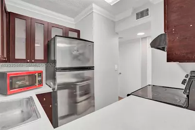 126 SW 17th #601, Miami, FL 33129 - Photo 4