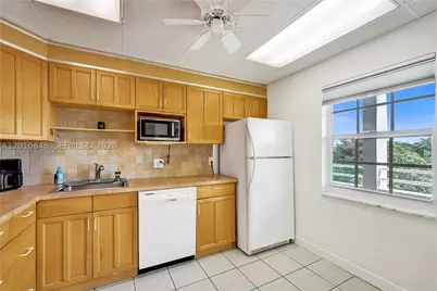 575 Oaks #508, Pompano Beach, FL 33069 - Photo 14