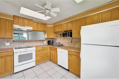 575 Oaks #508, Pompano Beach, FL 33069 - Photo 12