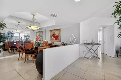 21205 Yacht Club #2409, Aventura, FL 33180 - Photo 8