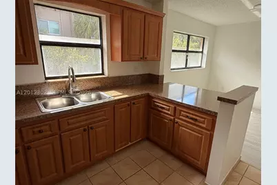 6850 NW 173rd #109, Hialeah, FL 33015 - Photo 4