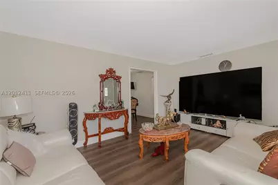 395 W 39th, Hialeah, FL 33012 - Photo 6