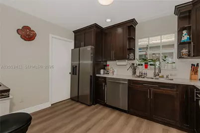 395 W 39th, Hialeah, FL 33012 - Photo 12