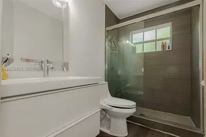 395 W 39th, Hialeah, FL 33012 - Photo 22