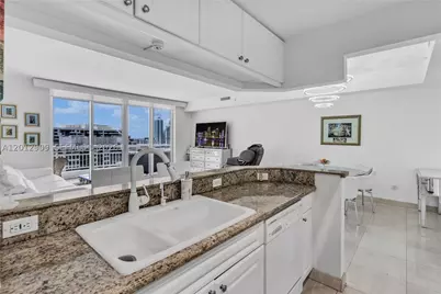 848 Brickell Key #1903, Miami, FL 33131 - Photo 14