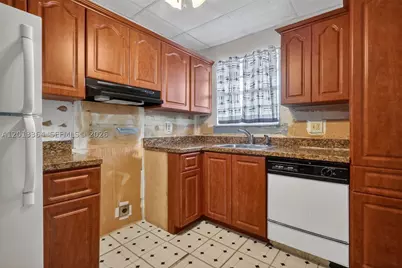 2040 NW 81st #122, Pembroke Pines, FL 33024 - Photo 10