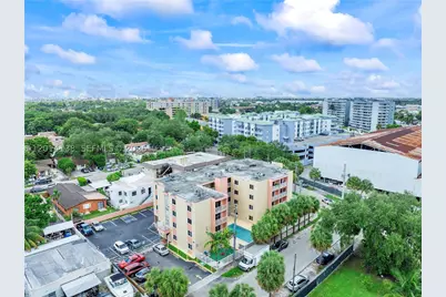 2400 NW 16th St, Miami, FL 33125 - Photo 8