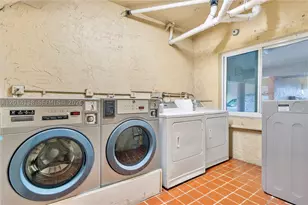 2400 NW 16th St, Miami, FL 33125 - Photo 28