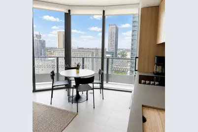121 NE 5th #2705, Miami, FL 33132 - Photo 2