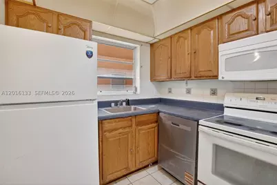 3048 E Sunrise Lakes #220, Sunrise, FL 33322 - Photo 10