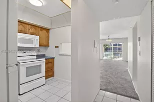 3048 E Sunrise Lakes, Sunrise, FL 33322 - Photo 6