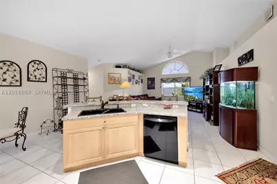 701 SW 93rd, Pembroke Pines, FL 33025 - Photo 12