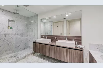 1000 Brickell #3002, Miami, FL 33131 - Photo 32