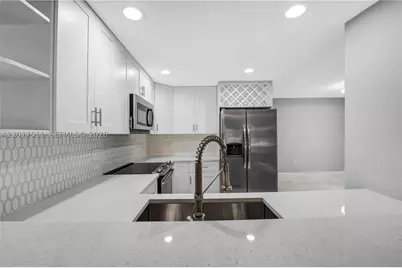 7100 NW 17th #305, Plantation, FL 33313 - Photo 8
