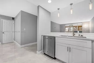 7100 NW 17th #305, Plantation, FL 33313 - Photo 6