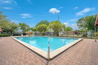 730 NW 217th, Pembroke Pines, FL 33029 - Photo 32