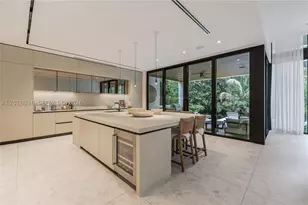 1092 N Venetian, Miami, FL 33139 - Photo 4