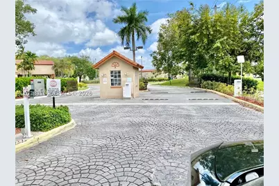 365 SW 86th #203, Pembroke Pines, FL 33025 - Photo 12