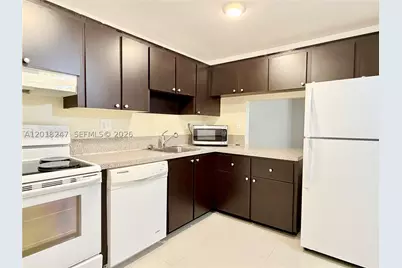 450 Commodore #214, Plantation, FL 33325 - Photo 6