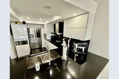 555 NE 15th #15H, Miami, FL 33132 - Photo 4