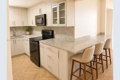 2500 Parkview #1816, Hallandale Beach, FL 33009 - Photo 2