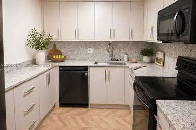 2500 Parkview #1816, Hallandale Beach, FL 33009 - Photo 2