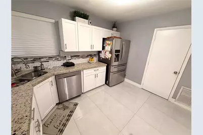 661 SW 67th, Pembroke Pines, FL 33023 - Photo 18