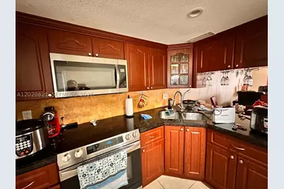 5953 W 28th #24, Hialeah, FL 33016 - Photo 8