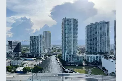31 SE 5th #2307, Miami, FL 33131 - Photo 12