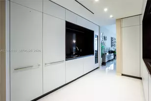 300 Biscayne Blvd, Miami, FL 33131 - Photo 14