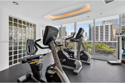 31 SE 5th #203, Miami, FL 33131 - Photo 52